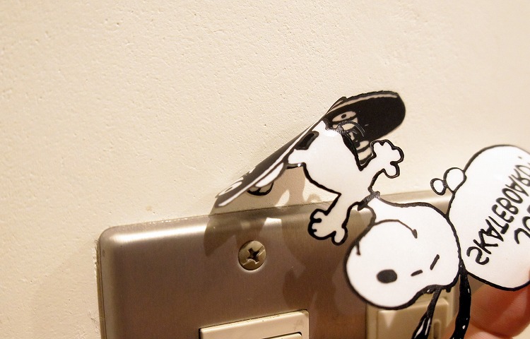 貼ってはがせる ウォールステッカー Column Snoopy Co Jp 日本のスヌーピー公式サイト