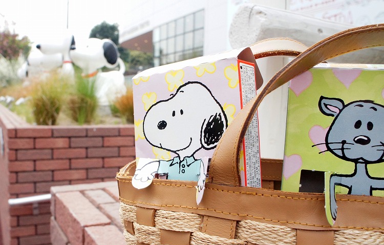 春 お外でポッキー プリッツ その２ Column Snoopy Co Jp 日本のスヌーピー公式サイト